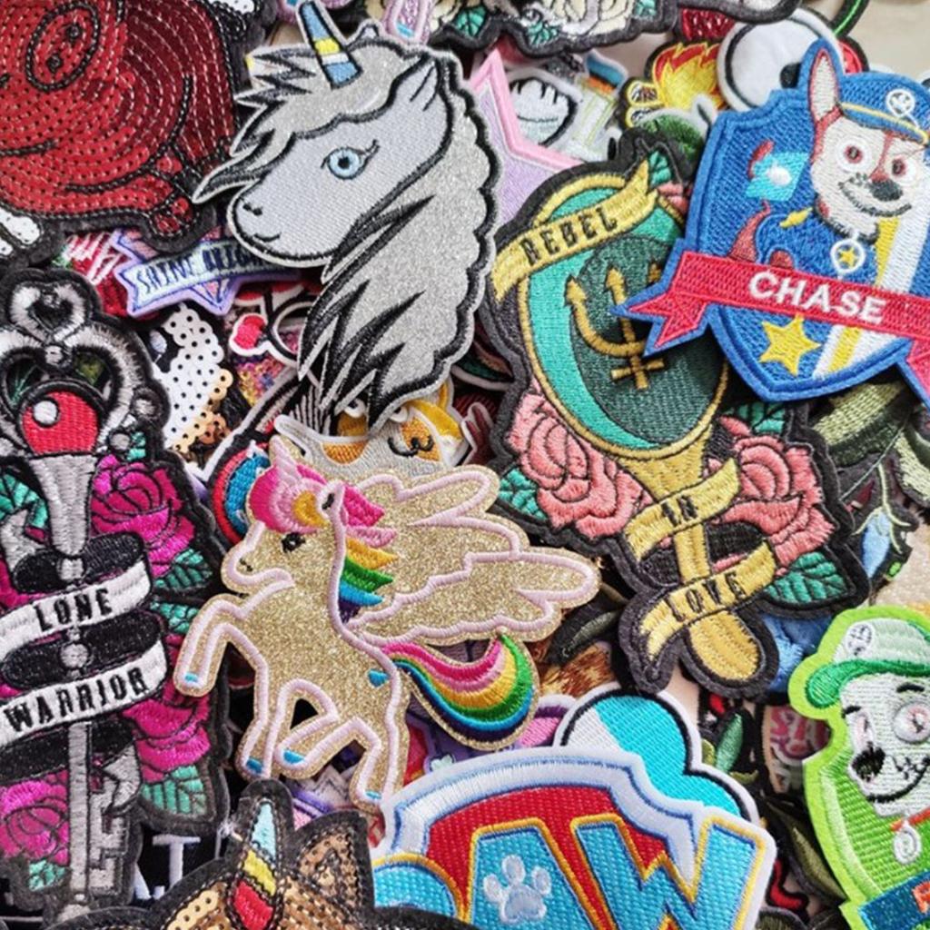50 Stück Stickaufnäher Niedlicher Cartoon-Aufnäher mit Nähset für Jacken Hemden Hüte Hosen Dekoration