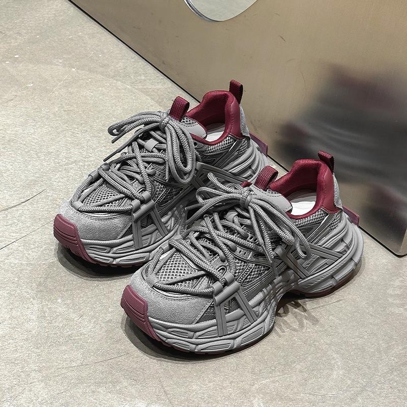 

Leather retro dad shoes women s 202 spring thick-soled heightening, lightweight and trendy sneakers. 40