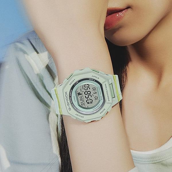 Casio Women's G-SHOCK GMD-B300-3JF [G-SHOCK Step Tracker (Step Counting) Series] Round Watch