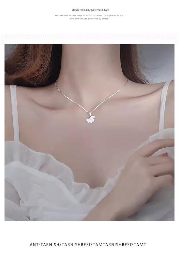 S925 Sterling Silver Ginkgo Leaf Necklace for Women: Three Lives Apricot Light, Luxurious, and Versatile High-End Clavicle Chain.