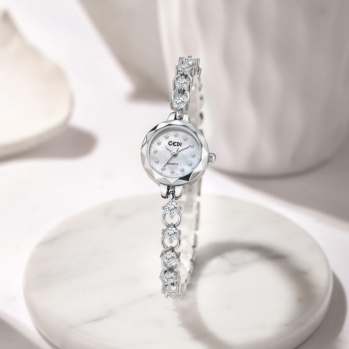 Goldie Light Luxury Bracelet Watch High-End Fritillary Quartz Watch Women S Small Fashion Trend Temperament Women S Watch