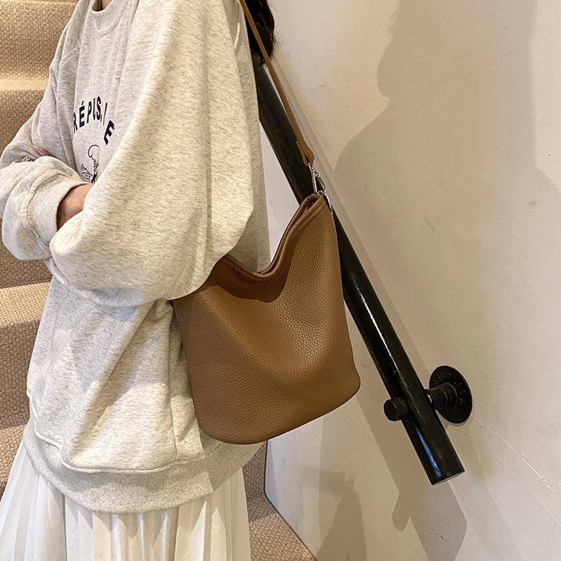 2025 New Senmeng Trend Handbag Women's Bucket Bag Niche Design One Shoulder Crossbody Textured Chain Bag