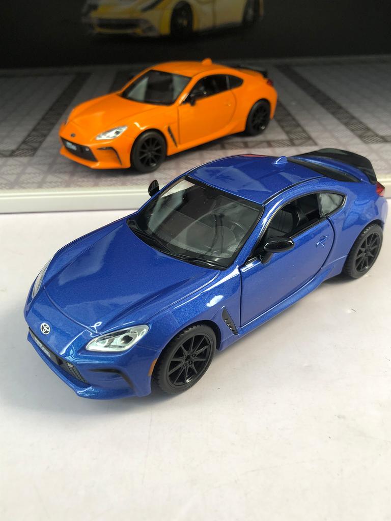 CCA 1:28 Toyota GR86 car model, zinc alloy metal decoration, collectible gift car