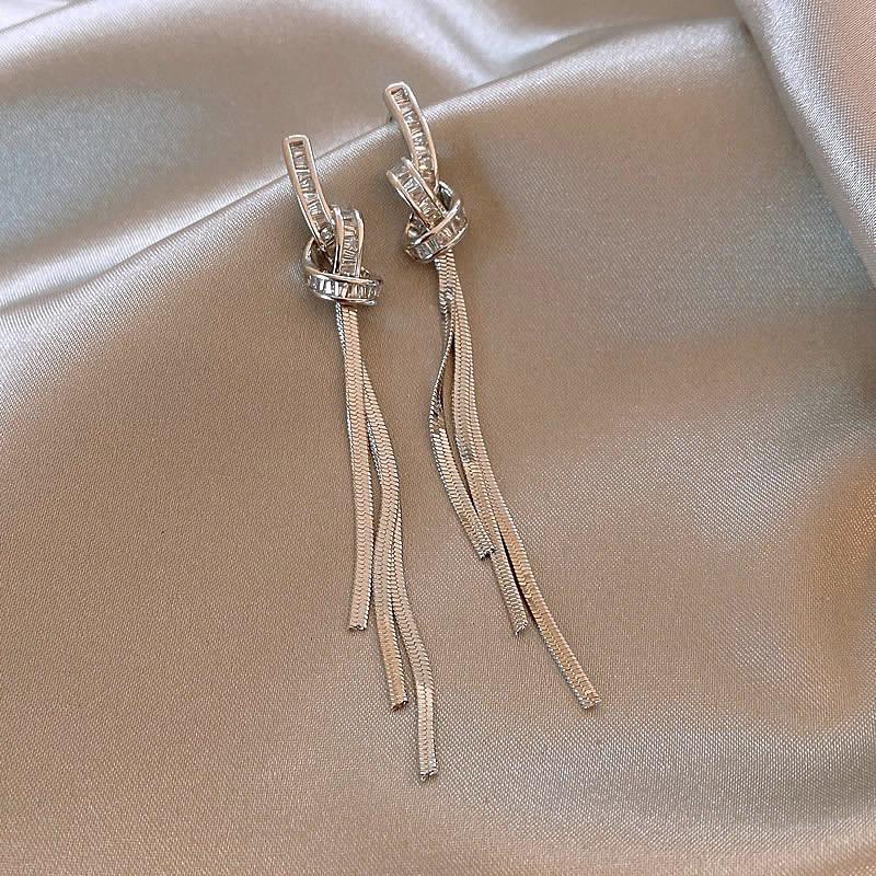 Tide Metal Fringed Earrings, High-end Temperament, Long Stud Earrings, Women's Exaggerated Earrings.