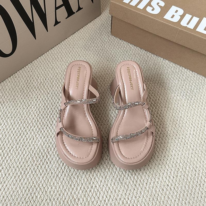 Thick-bottomed French rhinestone slippers for women's outer wear 2025 new summer retro comfortable versatile muffin bottom cool slippers