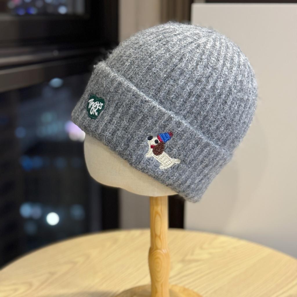 New cute puppy embroidered knitted hat for women, autumn and winter Korean version, versatile, warm, ear-protecting, face-slimming woolen hat
