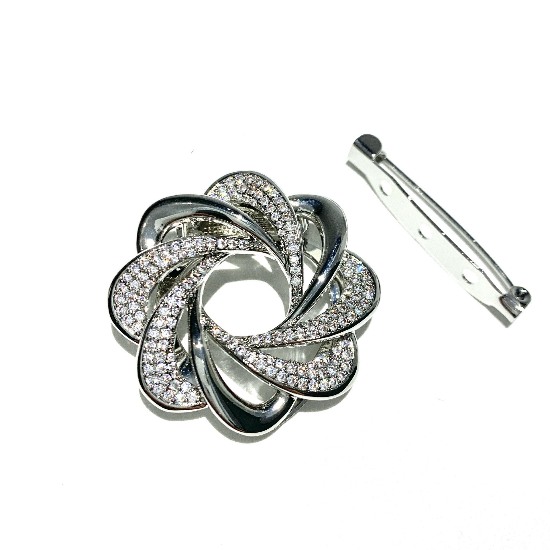 Bo Xin Yun Copper Zirconia Flower Brooch  Scarf Buckle - Unisex Autumn/Winter Accessory