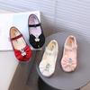 Spring, Summer, and Autumn New Style Bow Bear Design Girls' Comfortable Versatile Soft-Soled Flats for Performances, Fashionable Princess Style.