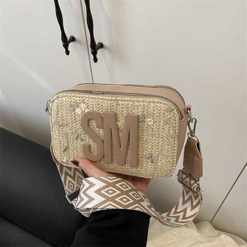

Summer straw woven bag women s 2025 new small fresh lace flower woven small square bag versatile shoulder messenger bag хаки