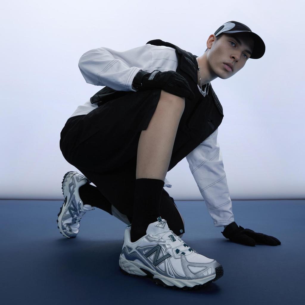 New Balance 610 Silver Reflection Unisex Sneakers Silver-Metallic Vintage-Teal ML610TAE