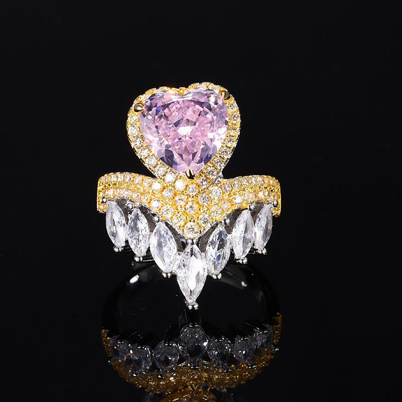 

Ювелирные изделия Медное основание Позолоченное Имитация Бриллианта Высокой Углеродистости Огранка «Ледяной Цветок» Дизайн Корона Сердце Кольцо Женское 12 * 12