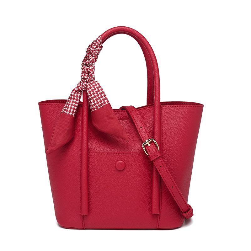 

Red wedding bag, bride bag, women s new large-capacity niche high-end tote portable, daily available. 26*13*20cm красный