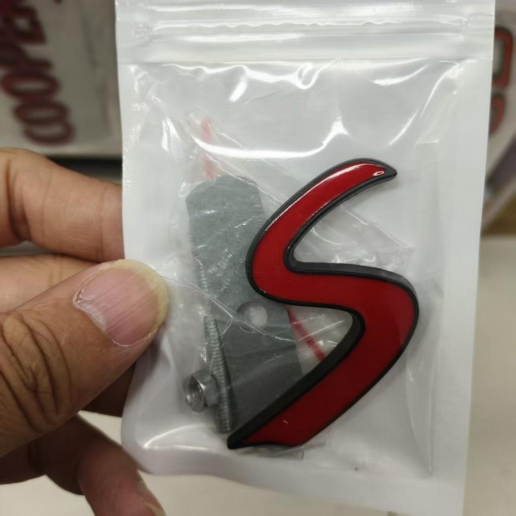 SD Red and Black Three-dimensional Car Logo, Car Trunk Tailgate Letter Labeling, Body Personalized Modification Decorative Label