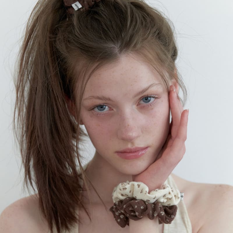 

KINDABABY [3 шт.] мини-скранч с люверсами и цветами - брауни one set