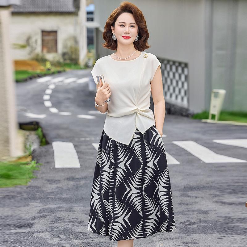 

Mom s 2026 Summer Chiffon Blouse & Skirt Suit - New Style for Middle-Aged and Elderly Women s Day 5XL