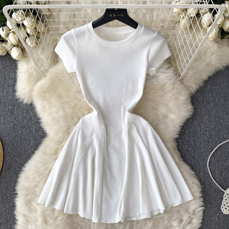 

Casual Pleated Dress Summer Figure Flattering round-Neck Short Sleeve White All yards