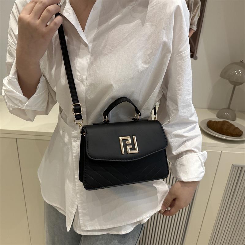 Simple and fashionable messenger bag New women's bag Solid color shoulder bag Niche versatile high-end portable small square bag