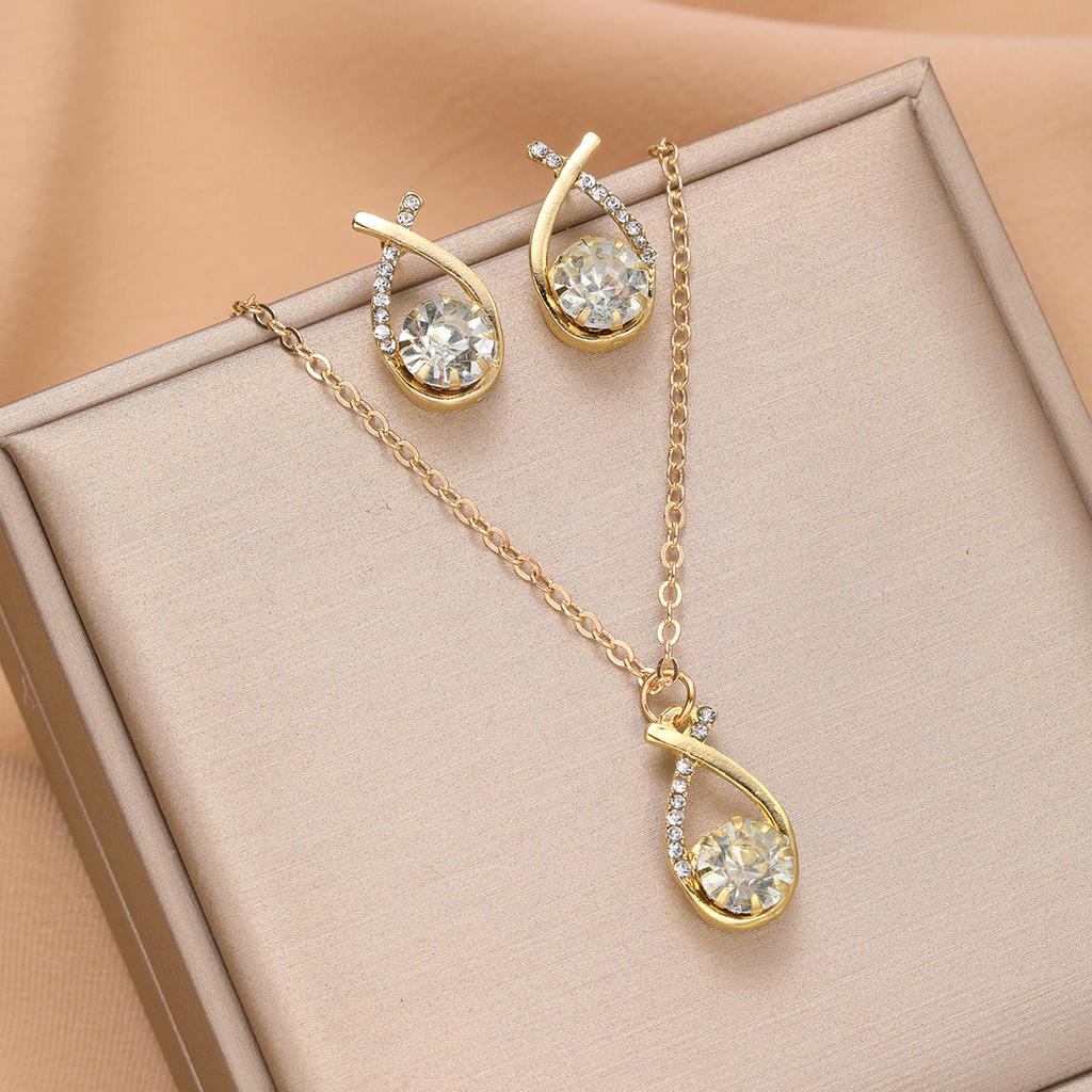 3PCS Light Luxury and Exquisite Women's Necklace Accessory, Suitable for Giving As A Gift To Family and Friends, Valentine's Day