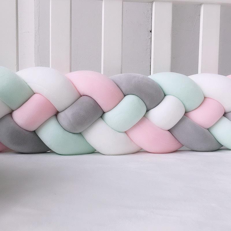 Cojín Nudo Trenzado Danés de Cuatro Hebras – Protector de Cuna Anticolisión para Habitación Infantil