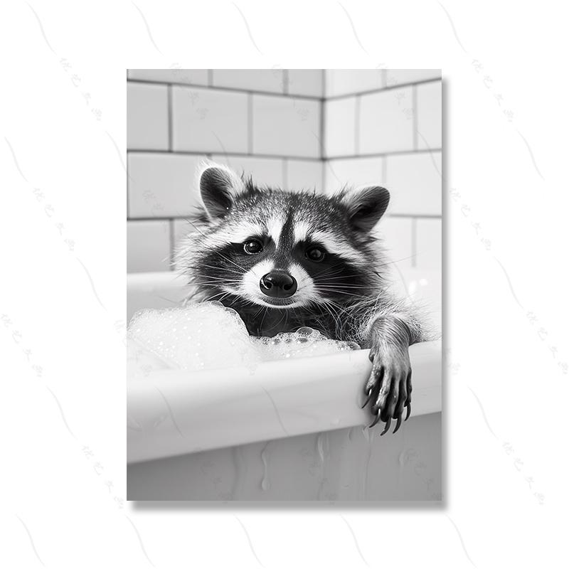 Impression d'art mural de salle de bain Raccoon Rigolo Affiche Raccoon en Peignoir Photos de Raccoon Se Baignant Décor Mural Raccoon sur Toilettes