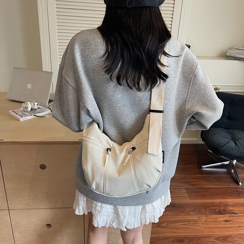 Large-capacity bag women's 2025 summer new trendy dumpling bag lightweight sporty style crossbody bag nylon cloth shoulder bag