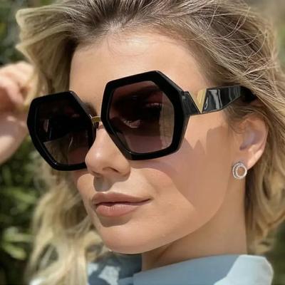 Yeni Moda Kadın Kare Güneş Gözlüğü Erkekler İçin Retro Lüks Tasarımcı Güneş Gözlüğü Kadın Trend Renkler UV400 Gözlük
