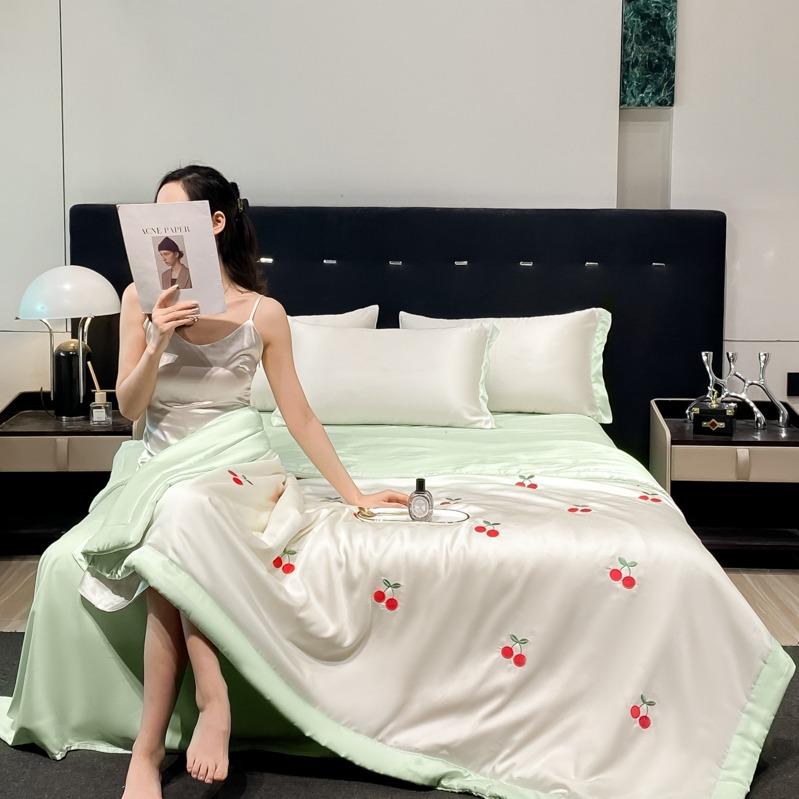 Mei Yun Ge Full Embroidery Series Water Washed Ice Silk Summer Quilt