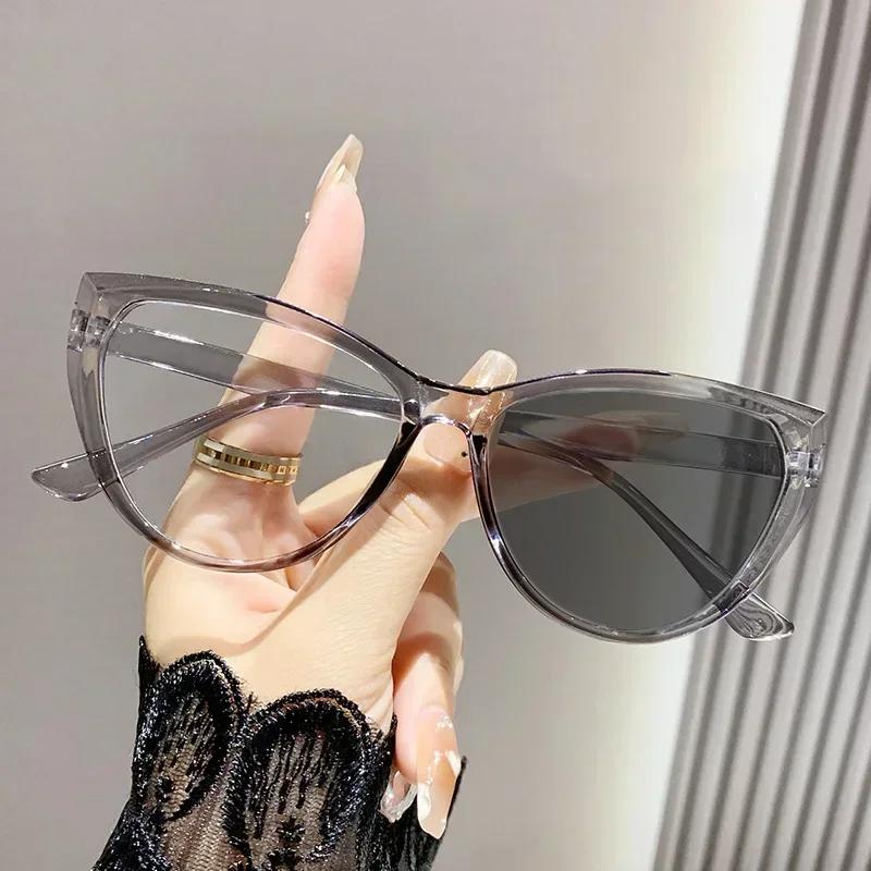 Light Sensitive Color Changing Anti Blue Light Flat Lens Black and White Frame Cat Eye Myopic Glasses Neutral Myopia Spectacles