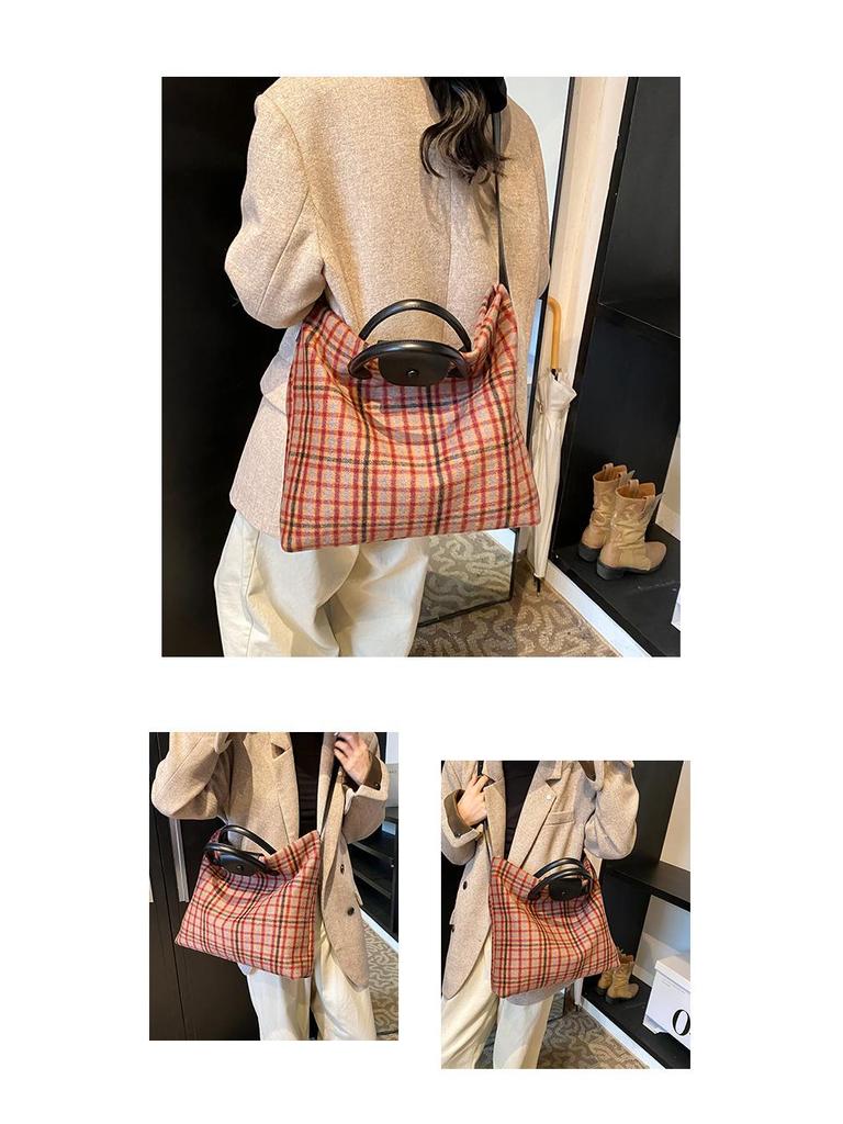 2024 Women's Trendy Woolen Large-Capacity Messenger Tote for Autumn/Winter - Versatile College Handbag