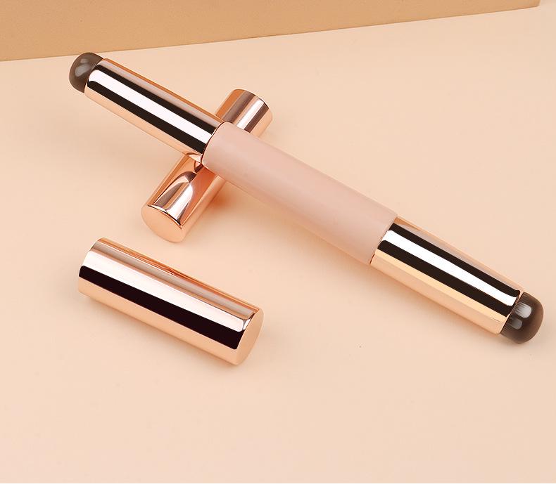 Portable Double-Ended Silicone Lip Brush with Dustproof Lid, Mini Blending & Concealer Brush, Lipstick, and Lip Liner Tool.