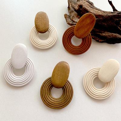 Vintage Geometrische Spiral-Holzohrringe: Retro, gewagter Stil für Frauen