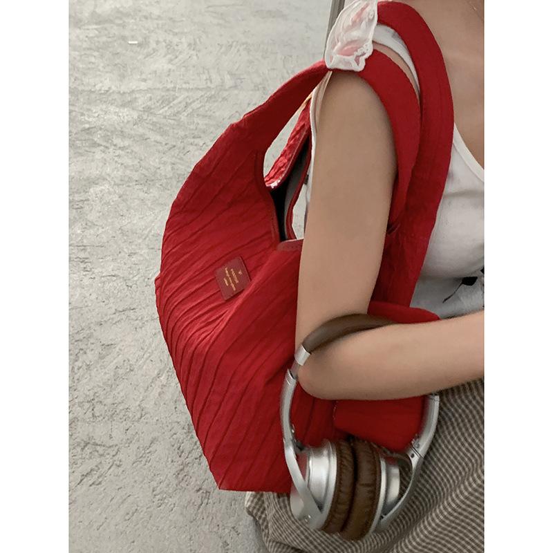 

Повседневная сумка из нейлонового канваса в стиле колледж-винд для женщин, новинка 2025 года, нишевая сумка под мышкой, большая вместительная сумка-тоут на плечо красный