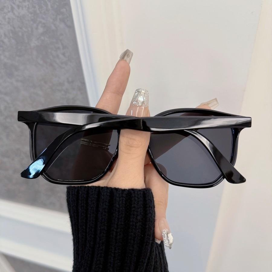 Fashionable Driving Sunglasses Female Male Sun Eyewear shoupai Premium Quality Comfortable Daily Wear