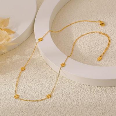 Elegante europäische & amerikanische Ins Style kleine Blume Schlüsselbeinkette, 18K vergoldeter Titanstahl, Nischendesign für Frauen