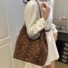 Leopard Print Slouchy Bag Large Capacity Polyester Shoulder Purse Casual Handbag for Women Shopper Bag Underarm Pack