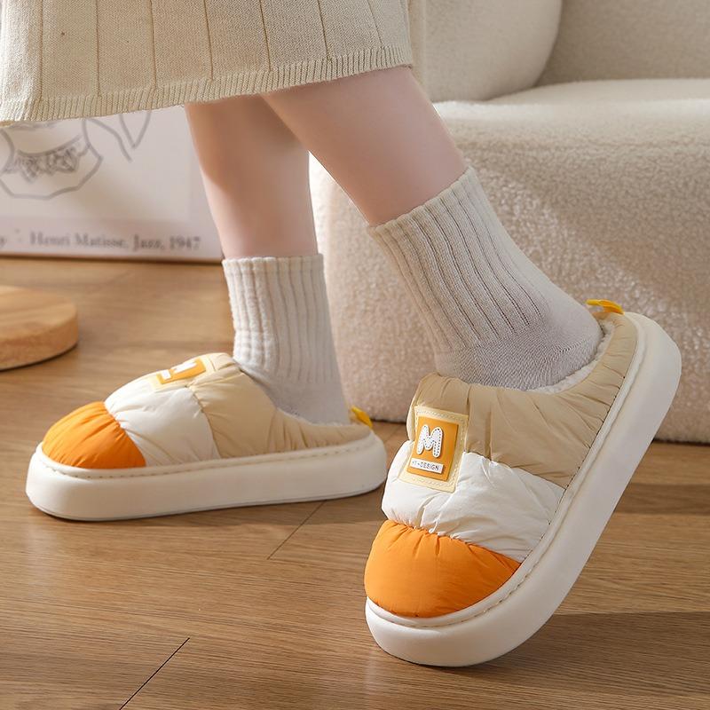 Wasserdichte Oberbekleidung aus Daunenstoff, Paar-Baumwollschuhe für die Wärme zu Hause und rutschfeste Baumwollhausschuhe für Damen