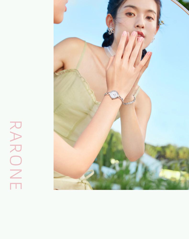 Trendy Women's Small Dial Mesh Strap Watch - Fashionable and Versatile Design for Students.