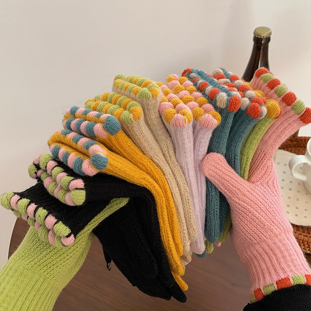 Knitted Five Finger Gloves with Loop Design and Ribbed Cuffs for Everyday Use and Comfortable Hand Protection
