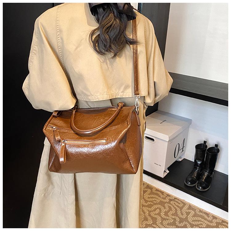 2025 new fashion trend locomotive bag crystal women's bag shoulder messenger bag bag