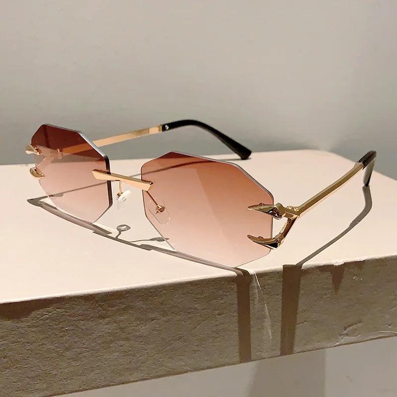 Moda Retro Punk Steam Style Okulary przeciwsłoneczne Kwadratowa Metalowa Oprawka Męskie i Damskie Okulary Przeciwsłoneczne Party Ozdobne Okulary