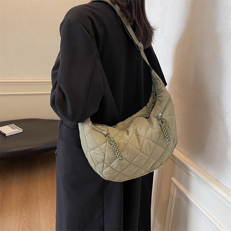 Large capacity cotton clothes bag women's 2025 autumn and winter new popular fashion canvas light commuting shoulder dumpling women's bag