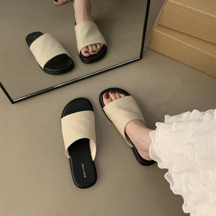 2025 summer new casual versatile flat-bottomed slippers women's one-word sandals fashion high-end outdoor simple tide