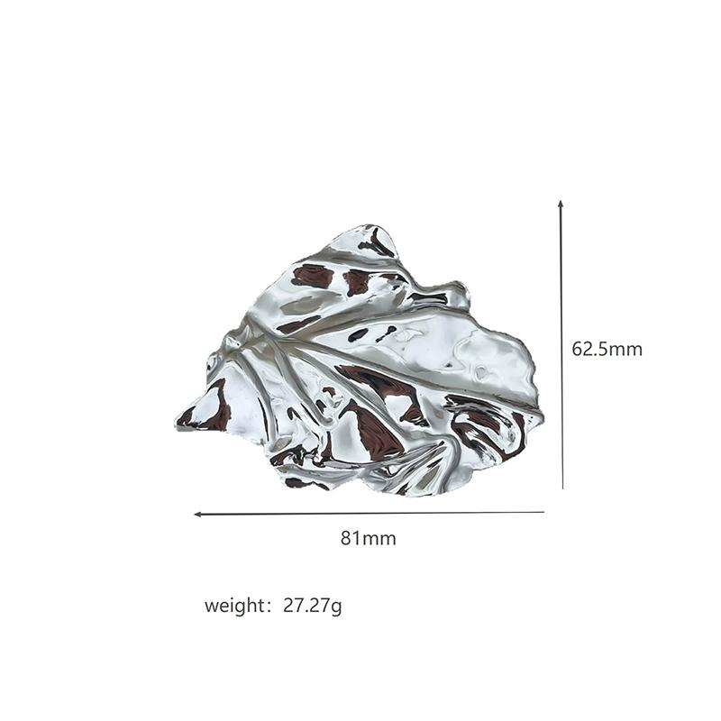 2026 Metal Irregular Pleated Textured Broochs for Women Unique Creative Exquisite Fashion Suit Pins Party Jewelry Accessories