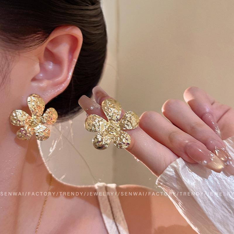 Metal flower stud earrings female cold wind design gold earrings year retro ears