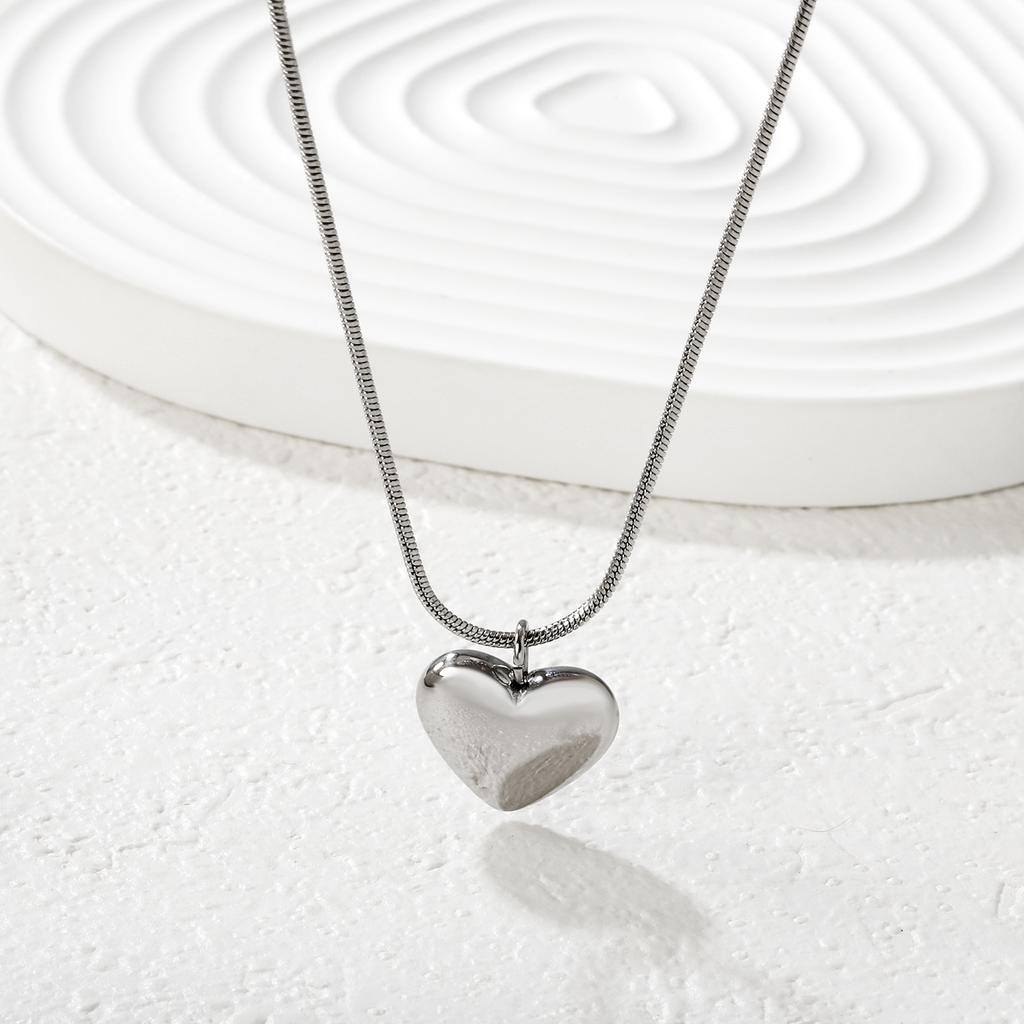 Elegant and Sweet Stainless Steel Gold-plated Heart Necklace for Women, Collarbone Chain Fashionable Holiday Party Gift Jewelry