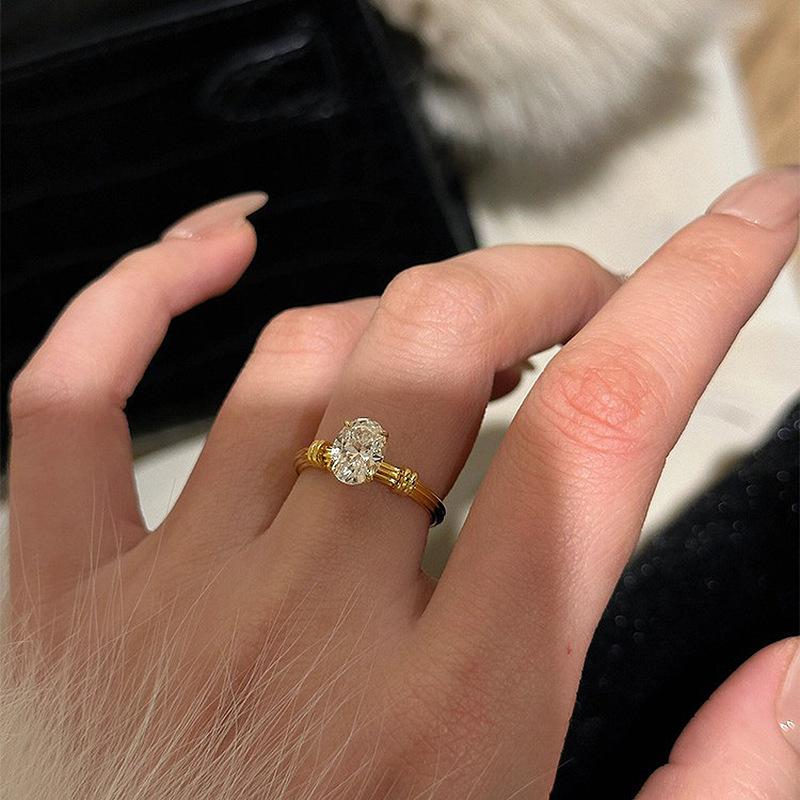Simple Casual Style Oval Zircon Rings for women Light Luxury high-fashion Ring Party Wedding Popular fine