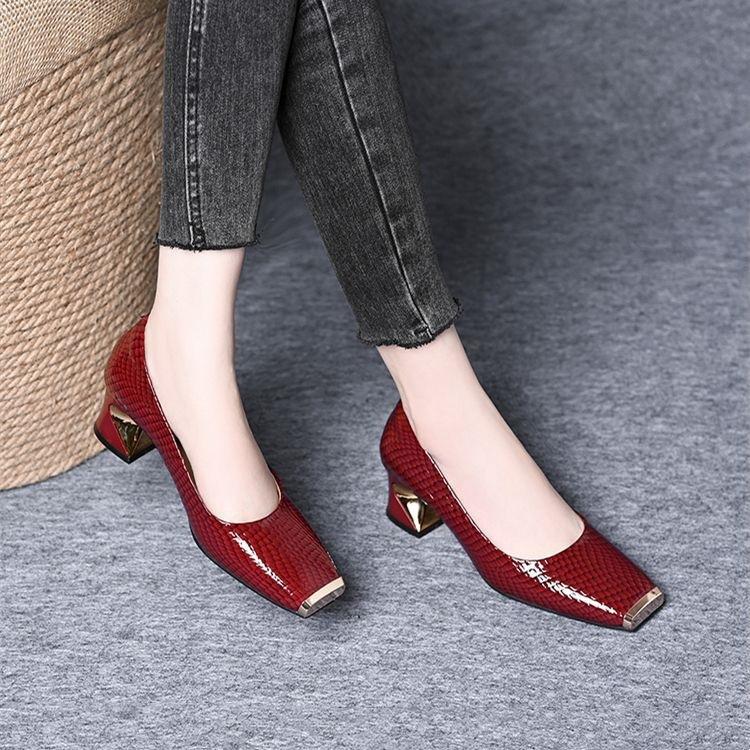 Soft Leather Metal Iron Head Shallow Mouth Single Shoes Women's Spring and Autumn French Temperament Thick Heel Versatile Comfortable Medium Heel Smal