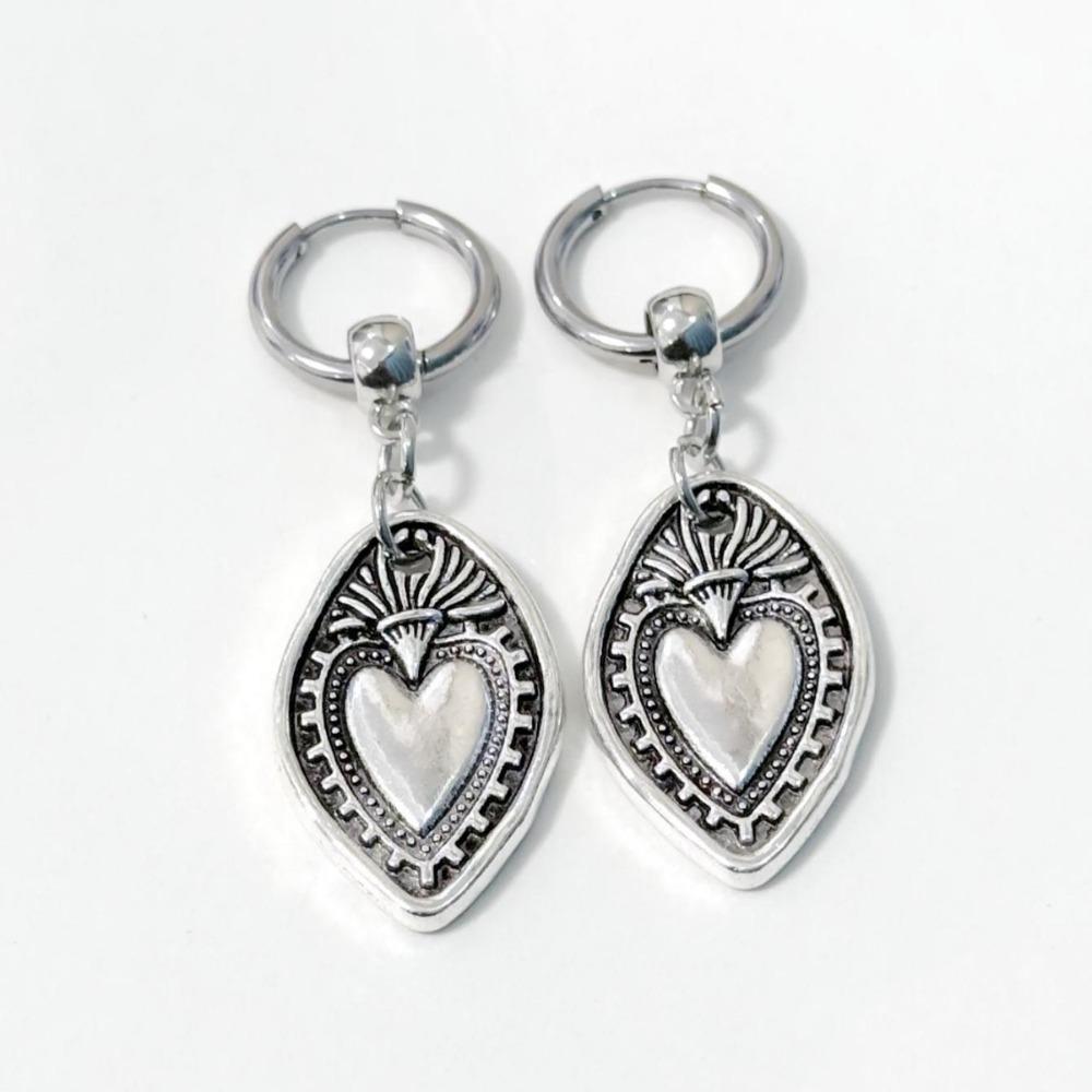 Bohemian Retro Gold Color Shield Heart-shaped Relief Pendant Dangle Earrings for Women Personality Trendy Jewelry Accessory Gift