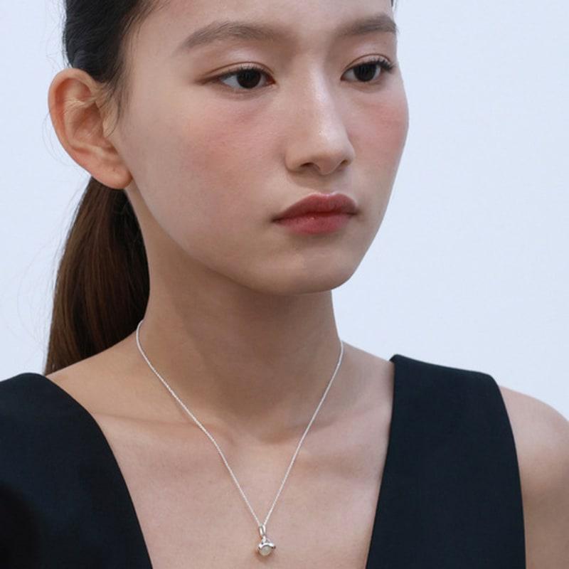 REINDEER GROTTO NECKLACE 08