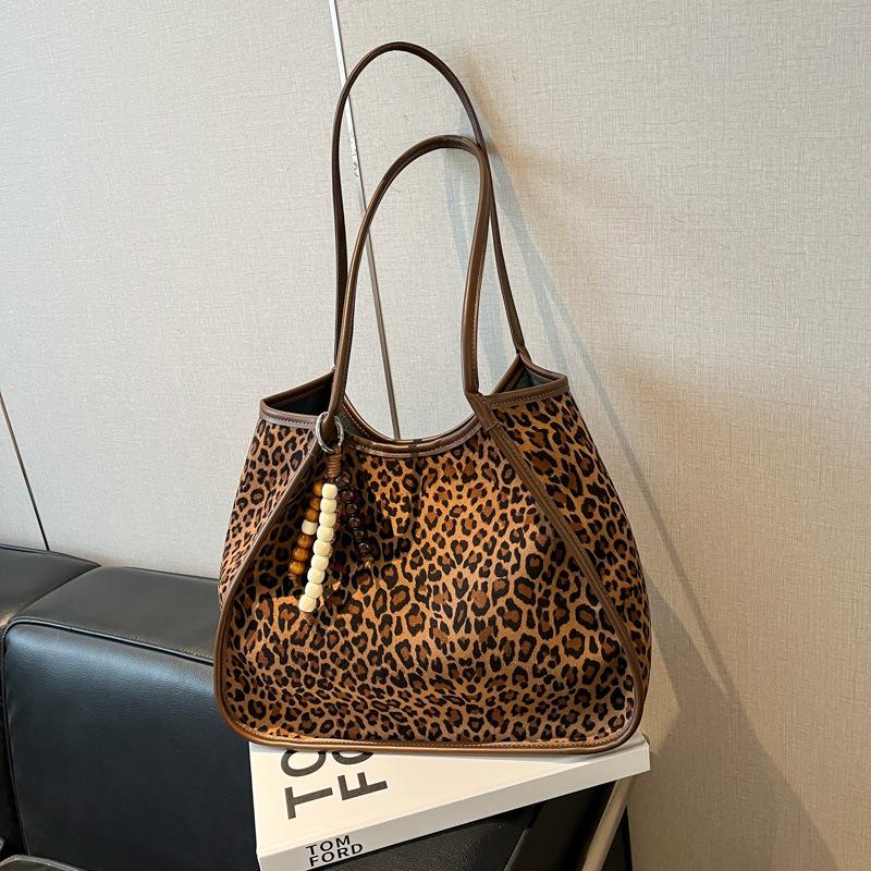 Autumn New Retro Fashion Textured Bag Women's Casual Shoulder Bag Commuter Messenger Tote Bag